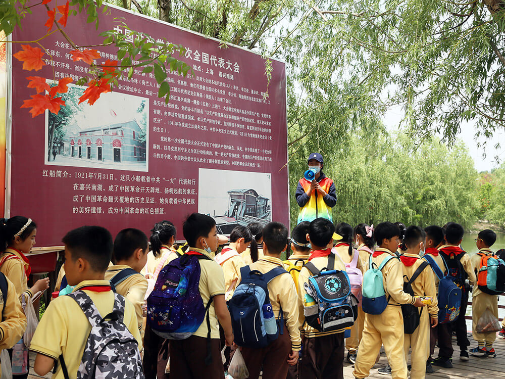 黨的“一大(dà)”到“二十大(dà)”黨史展覽:回顧我黨走過的艱難曲折的光(guāng)輝曆程。 黨的“一大(dà)”到“二十大(dà)”黨史展覽:回顧我黨走過的艱難曲折的光(guāng)輝曆程。